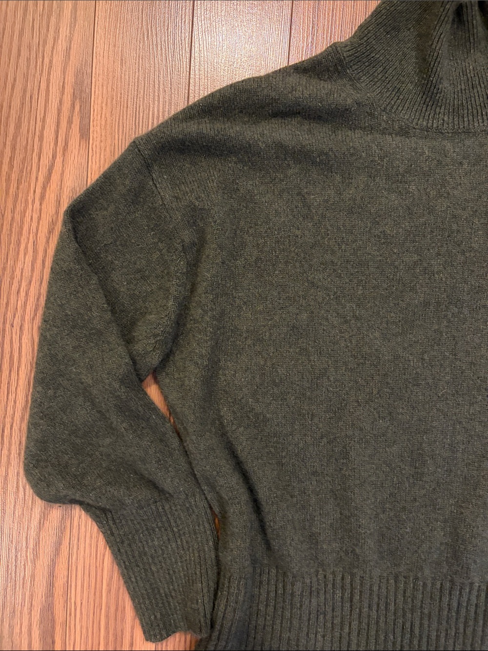 EVERLANE THE CASHMERE OVERSIZED TURTLENECK  size medium - Picture 9 of 13